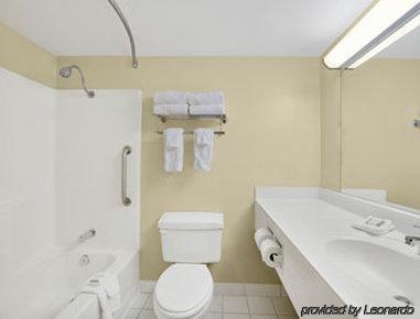 Baymont Inn & Suites Orlando/Universal Area Екстериор снимка