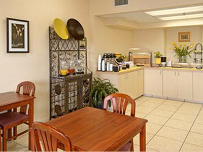 Baymont Inn & Suites Orlando/Universal Area Ресторант снимка