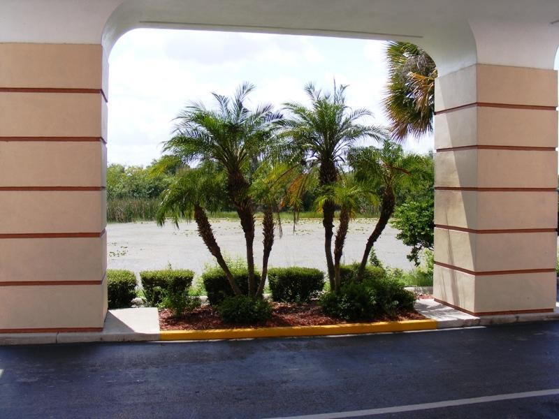 Baymont Inn & Suites Orlando/Universal Area Екстериор снимка