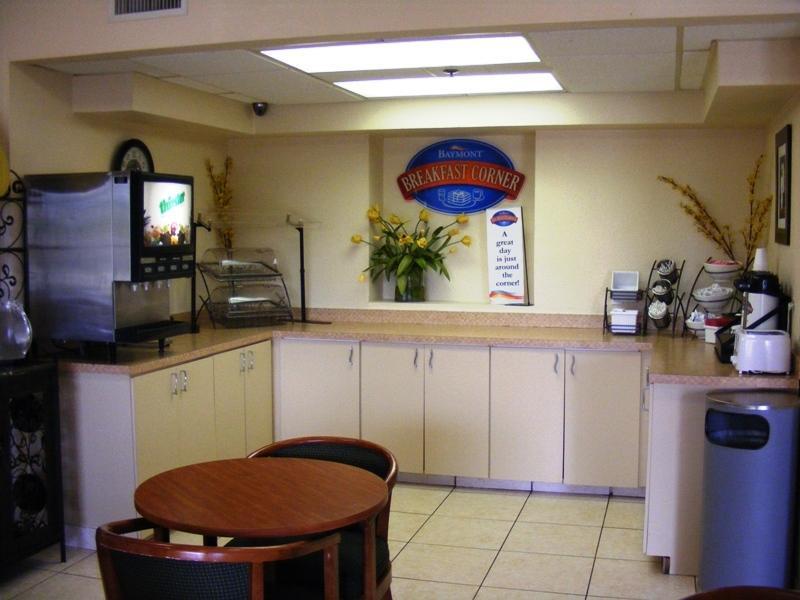 Baymont Inn & Suites Orlando/Universal Area Екстериор снимка